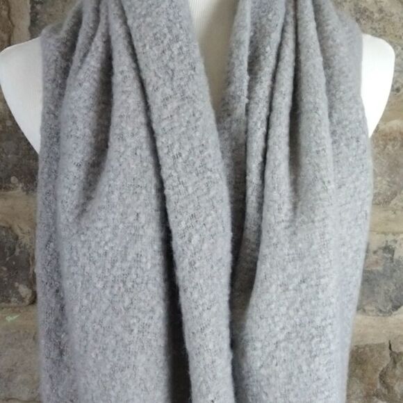 Gray wrap fringe soft‎ 20x72 - Picture 3 of 6